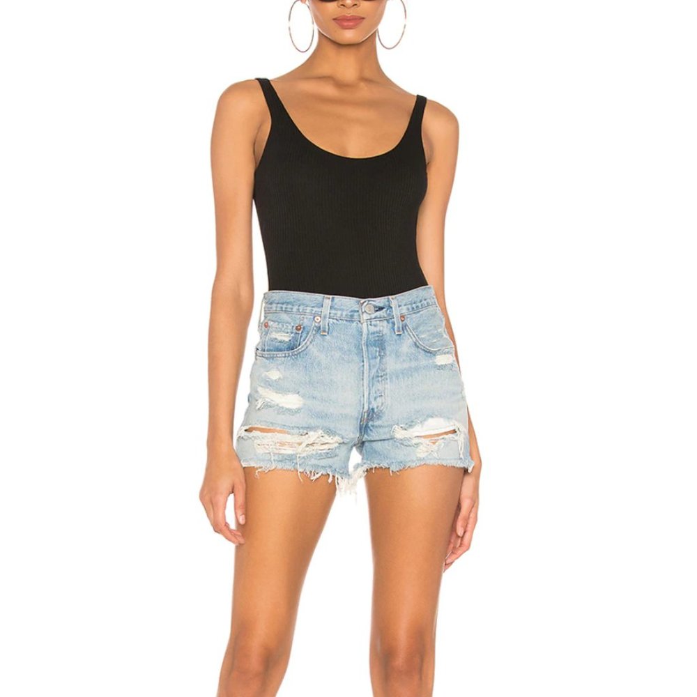 New Levi's 501 High Rise Short in Faultline Distressed Size 28